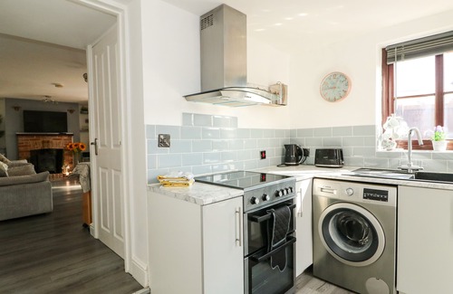 Methwold Cabaña | CHALK COTTAGE, pet friendly, character holiday cottage in Feltwell