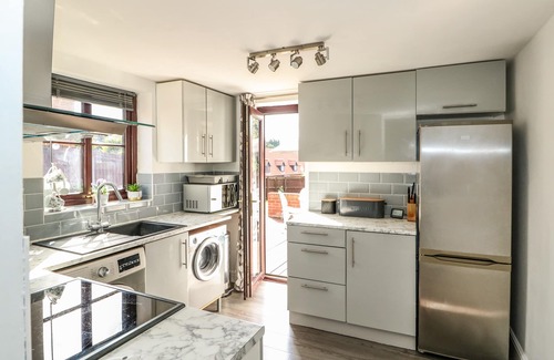 Methwold Cabaña | CHALK COTTAGE, pet friendly, character holiday cottage in Feltwell