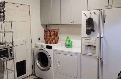 Vallejo Casa | Chalkwall Duplex in Vallejo - 5 minutes from Wine Country and Discovery Kingdom!