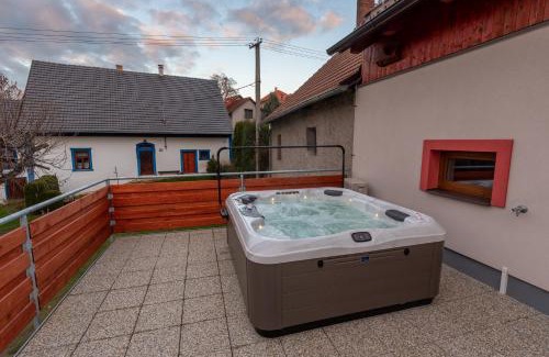Hluboka Casa | Chaloupka Borůvka