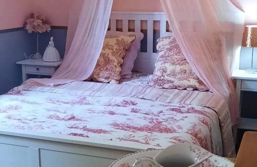 Saint-Saturnin-les-Avignon Casa | Chambre d hôte gite Au fond du jardin