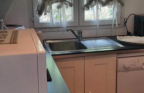 Saint-Saturnin-les-Avignon Casa | Chambre d hôte gite Au fond du jardin