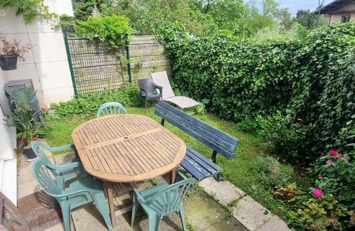 Rosny-sous-Bois Casa | Chambre 15 m SDB et toilettes privatives