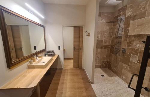 La Ferte-Saint-Aubin Cama Y Desayuno | Chambre Amédée PMR chic avec Wi-Fi et petit déjeuner inclus - FR-1-590-479