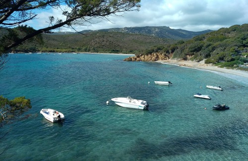 Monacia-d'Aullene Apartamento | Chambre au Coeur du Village , à Cinq Minutes des Plages