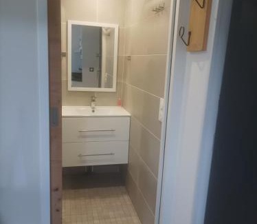 Curienne Apartamento | Chambre avec cuisine, entrée et terrasse privée !