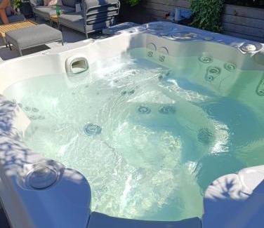 Strasbourg Casa | Chambre avec jacuzzi extérieur