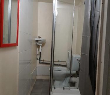 Epinay-sur-Seine Cama Y Desayuno | Chambre avec salle de bain privée, MOULIN ROUGE, 20 min de Paris APPARTEMENT COMMUN