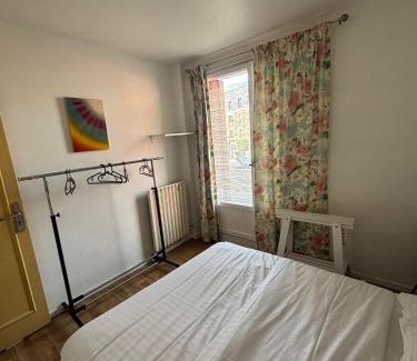 Epinay-sur-Seine Cama Y Desayuno | Chambre avec salle de bain privée, MOULIN ROUGE, 20 min de Paris APPARTEMENT COMMUN