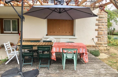 Charnay-les-Macon Casa | Chambre avec vue sur jardin