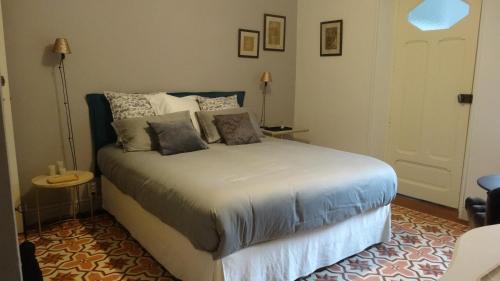 Cadereau Cama Y Desayuno | Chambre côté jardin