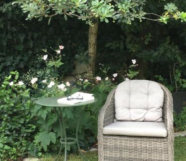 Cadereau Cama Y Desayuno | Chambre côté jardin