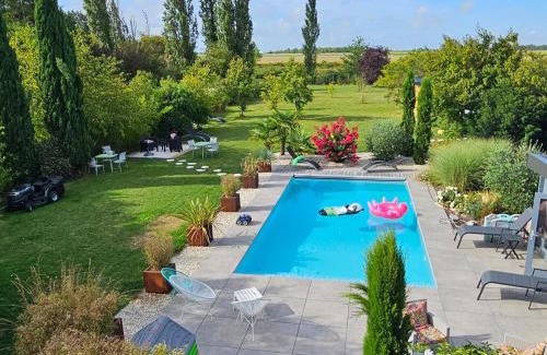 Messas Cama Y Desayuno | Chambre Chambord avec piscine chauffée et parking privatif - FR-1-590-484