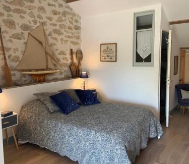 Roquemaure Casa | Chambre chez l'habitant dans MAS provençal avec piscine partagée en saison