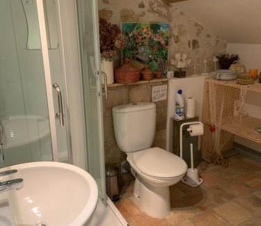 Roquemaure Casa | Chambre chez l'habitant dans MAS provençal avec piscine partagée en saison
