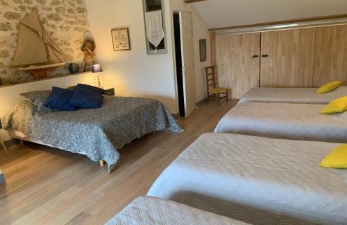Roquemaure Casa | Chambre chez l'habitant dans MAS provençal avec piscine partagée en saison
