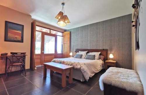 Saint-Privat-d'Allier Cama Y Desayuno | Chambre confortable avec Wi-Fi, parking et espace bien-être inclus - FR-1-582-485