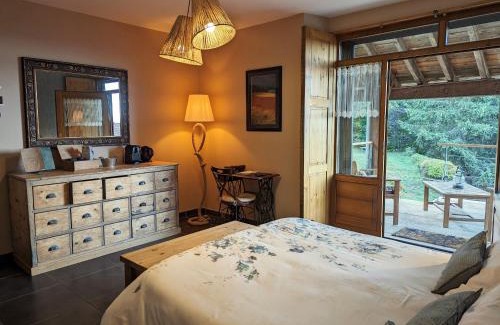 Saint-Privat-d'Allier Cama Y Desayuno | Chambre confortable avec Wi-Fi, parking et espace bien-être inclus - FR-1-582-485