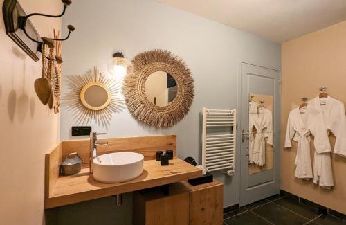 Saint-Privat-d'Allier Cama Y Desayuno | Chambre confortable avec Wi-Fi, parking et espace bien-être inclus - FR-1-582-485