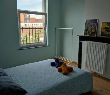 Collignon Casa | Chambre confortable avec un lit double à schaerbeek cle bleu