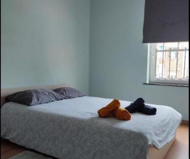 Collignon Casa | Chambre confortable lit double schaarbeek 1ere étage clé normal
