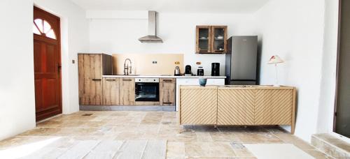 Rochefort-du-Gard Apartamento | Chambre cosy avec terrasse sur la colline boisée, parking privé, jardin, calme, climatisation, 10 mn pont du Gard num7