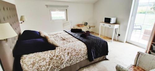 Rochefort-du-Gard Apartamento | Chambre cosy avec terrasse sur la colline boisée, parking privé, jardin, calme, climatisation, 10 mn pont du Gard num7