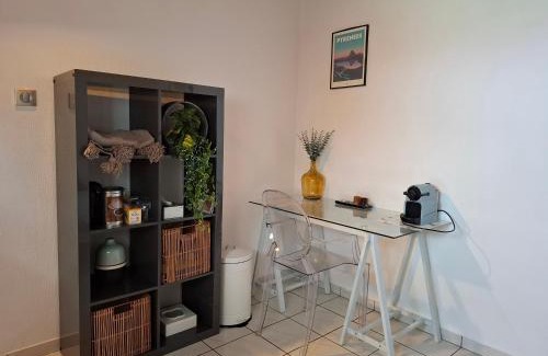 Merignac Casa | Chambre cosy et salle d'eau dans maison Mérignac Arlac