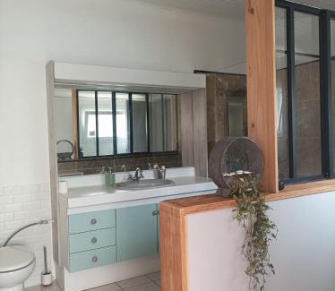 Merignac Casa | Chambre cosy et salle d'eau dans maison Mérignac Arlac