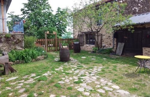 La Salvetat-Peyrales Cama Y Desayuno | Chambre d'hôtes en Segala