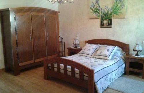 La Berthenoux Cama Y Desayuno | Chambre d'hôte dans ferme rénovée - Nature et confort avec parking - FR-1-591-677