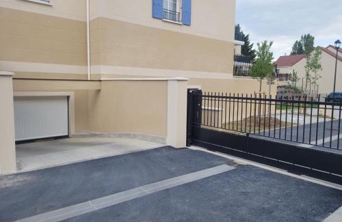 Saint-Witz Apartamento | Chambre d'hôte, dans 4 pièces , avec terasse, jardin