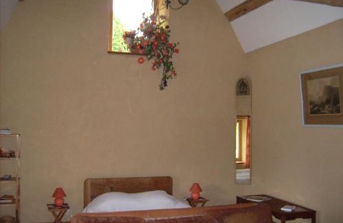 Le Pin-la-Garenne Cama Y Desayuno | Chambre d'hôte au domaine de la Miottiere