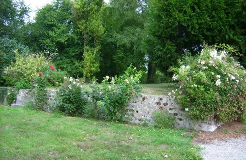 Le Pin-la-Garenne Cama Y Desayuno | Chambre d'hôte au domaine de la Miottiere
