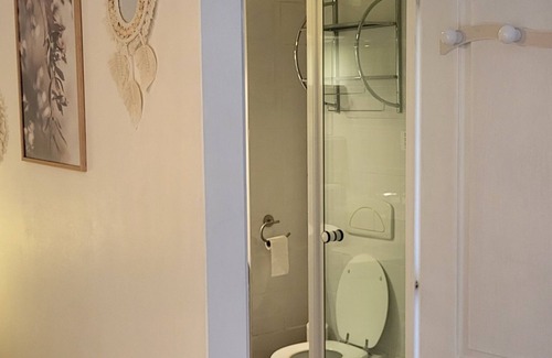 Beaufort Cama Y Desayuno | Chambre D'hôtes, La Maison Millésime, Chambre L'olivier, Salle de Douche Privée
