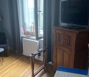 Graslin - Commerce Cama Y Desayuno | Chambre d'hôtes La grotte de Voltaire
