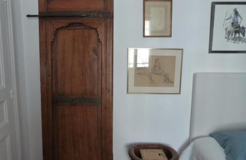 Graslin - Commerce Cama Y Desayuno | Chambre d'hôtes La grotte de Voltaire