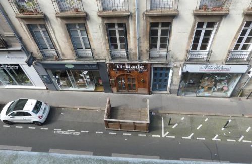 Graslin - Commerce Cama Y Desayuno | Chambre d'hôtes La grotte de Voltaire
