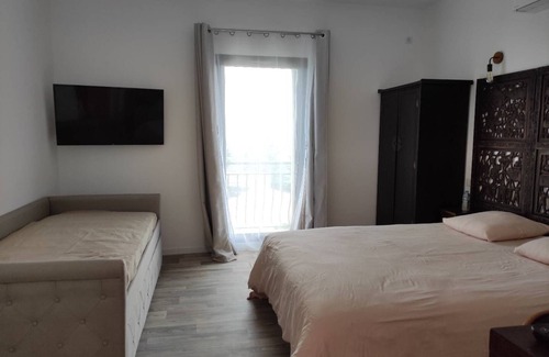 Peret Cama Y Desayuno | Chambre D'hôtes Pour 2 à 4 Pers. Salle de Bain Balnéo. Proche du Lac du Salagou