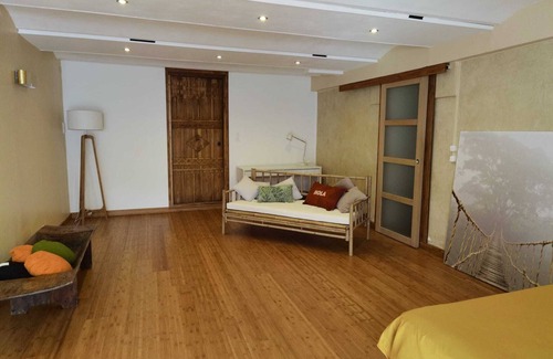 Fontes Cama Y Desayuno | Chambre D'hôtes in a former presbytery between sea and lake