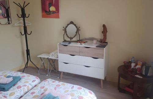 Neuvic Cama Y Desayuno | Chambre D'hotes - La Bonbonnière