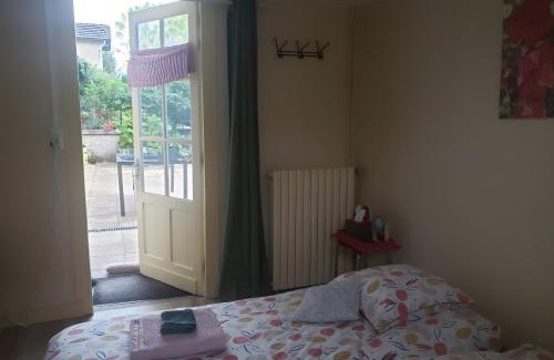 Neuvic Cama Y Desayuno | Chambre D'hotes - La Bonbonnière