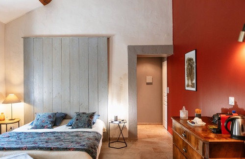 Pont-Saint-Esprit Casa | Chambre des platanes-Triple-Confortable-Habitación con desagüe-Vista al Parque