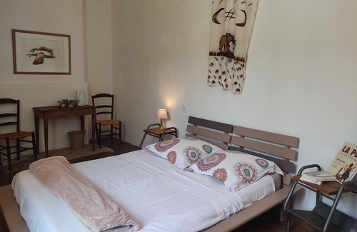 Moissac Cama Y Desayuno | Chambre des Bois - Ground floor - shared bathroom - 5 minutes from the center