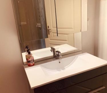 Marcilly-sur-Seine Casa | CHAMBRE et JARDIN Village au bord de l eau Cour et Garage privés
