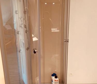 Marcilly-sur-Seine Casa | CHAMBRE et JARDIN Village au bord de l eau Cour et Garage privés