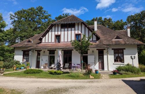 Ligny-le-Ribault Cama Y Desayuno | Chambre familiale avec Wi-Fi inclus, petit-déjeuner et espace convivial - FR-1-590-473