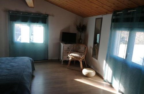 Saillans Cama Y Desayuno | Chambre familiale "le pêcher"