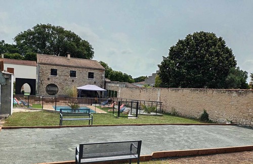 Saint-Coutant-le-Grand Cama Y Desayuno | Chambre Dans une Magnifique Villa de Charme Avec sa Piscine Privée et Jacuzzi