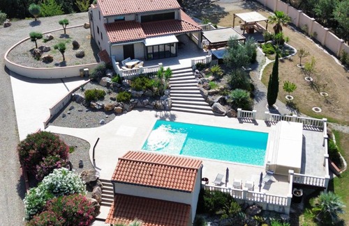Saint-Genis Casa | Chambre d'hôte à la villa René
